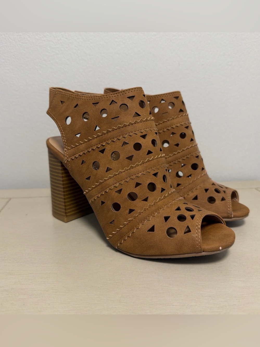 CL by Laundry Laser Cut Peep Toe Block Heel Bootie Sandals 6M